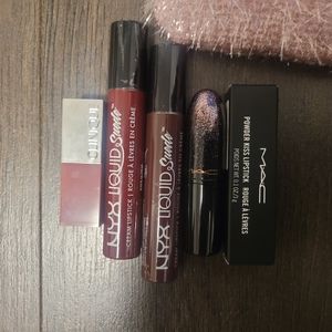 Lip bundle with makeup bag